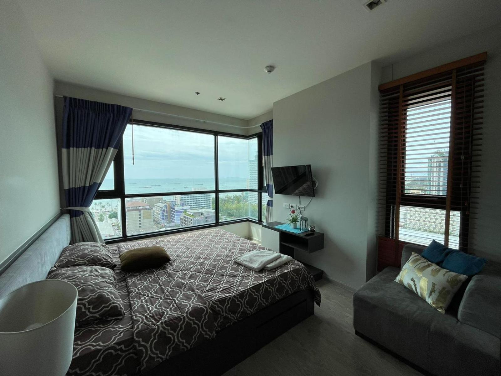 Appartamento The Base Deluxe Pattaya Esterno foto