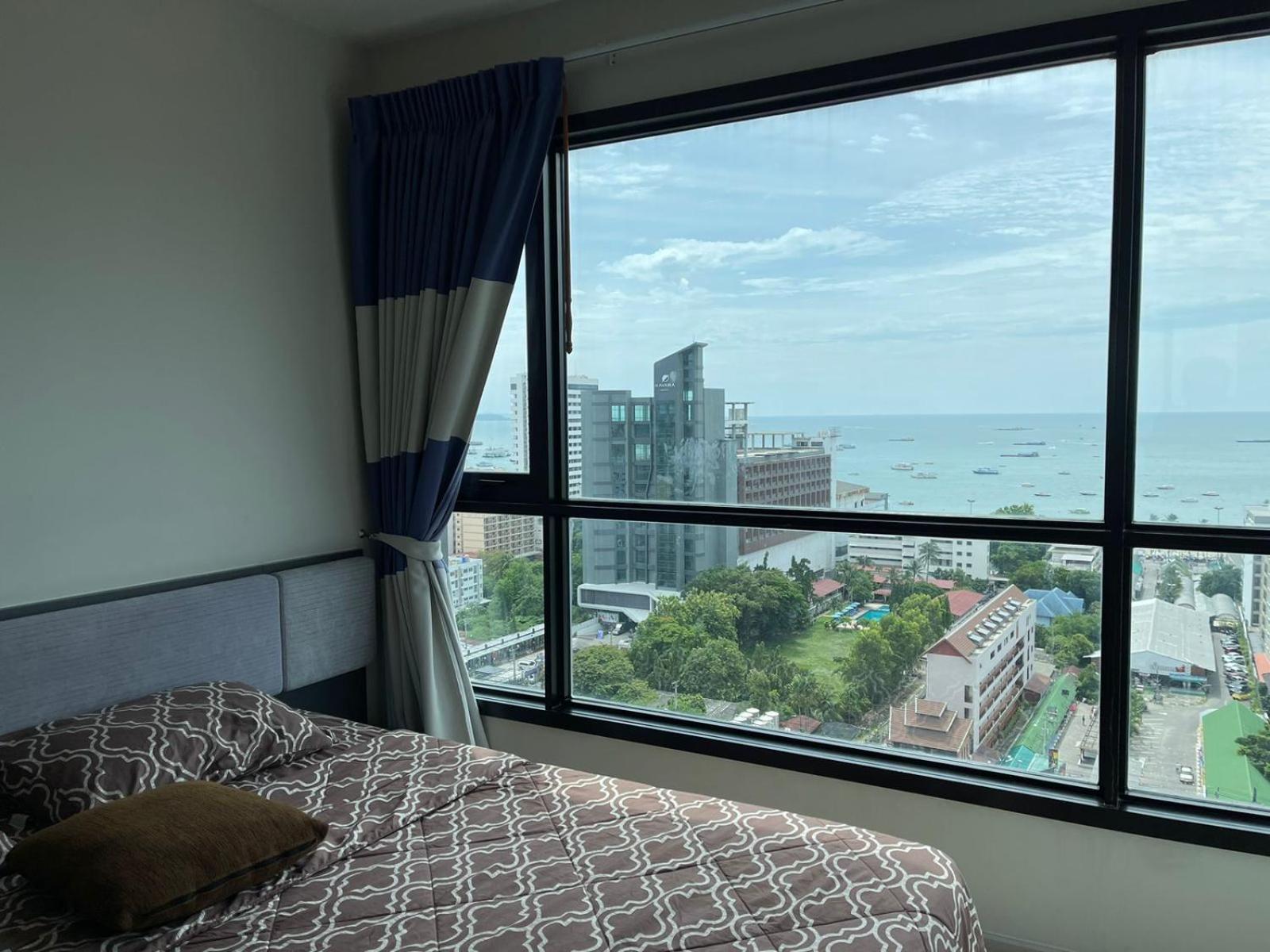 Appartamento The Base Deluxe Pattaya Esterno foto