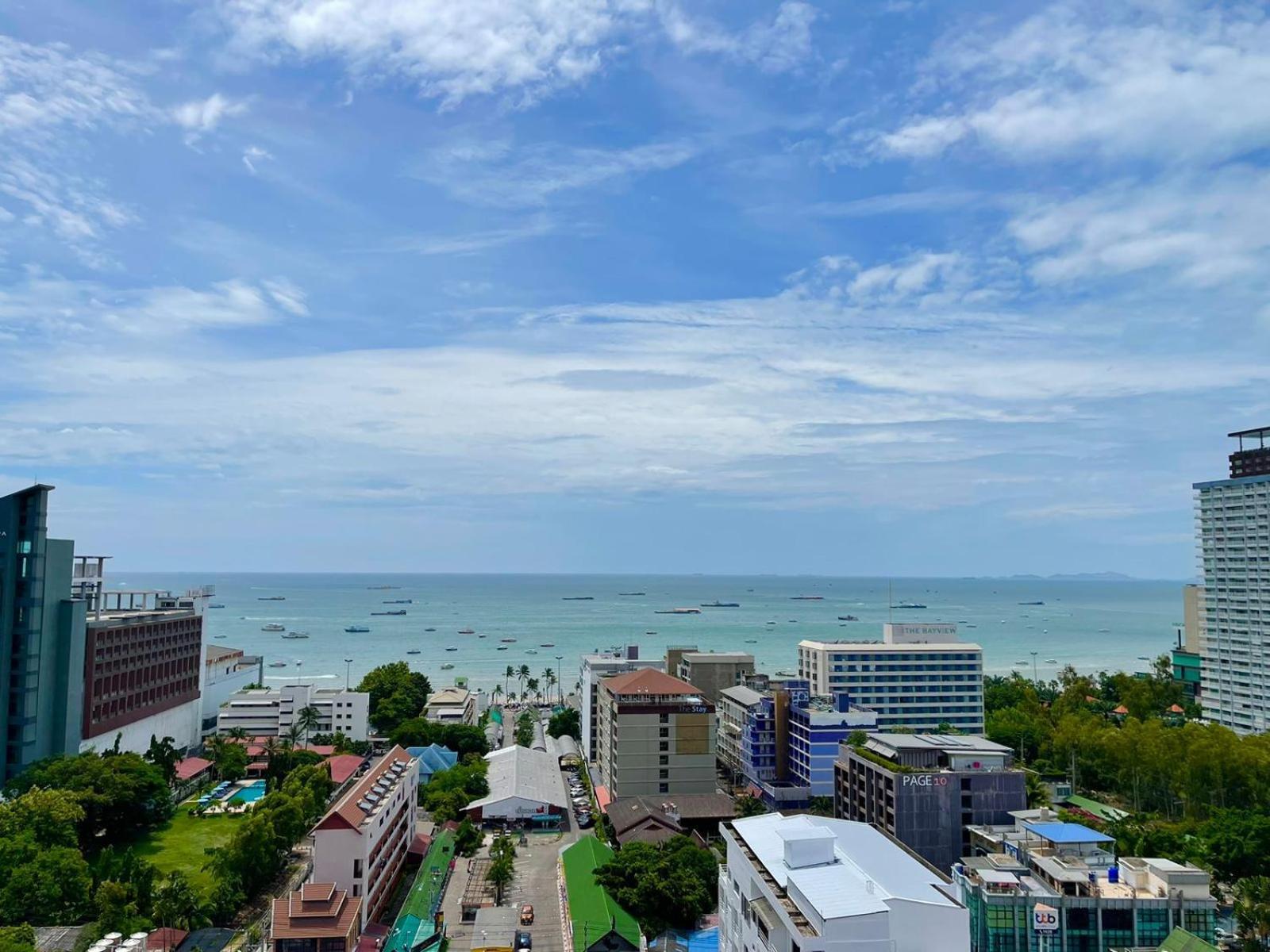 Appartamento The Base Deluxe Pattaya Esterno foto