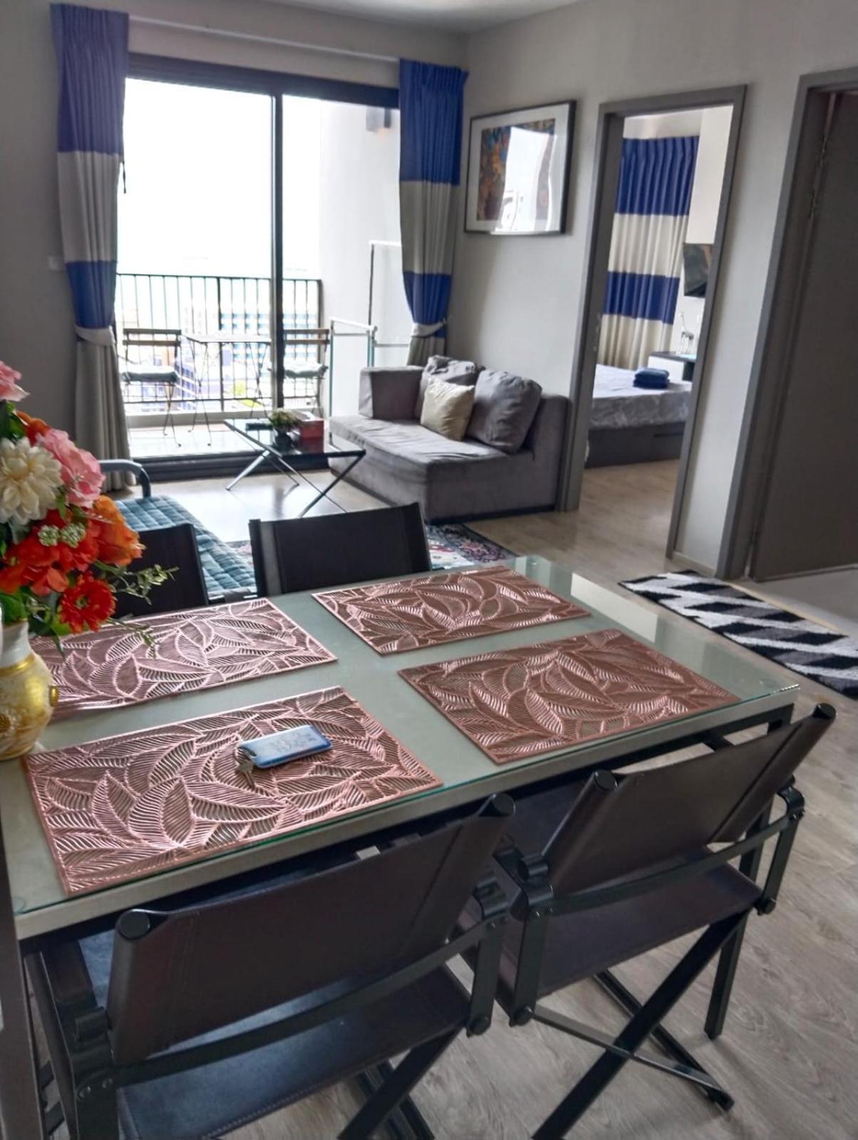 Appartamento The Base Deluxe Pattaya Esterno foto