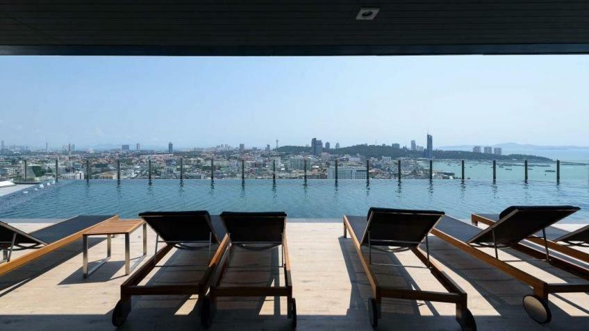 Appartamento The Base Deluxe Pattaya Esterno foto