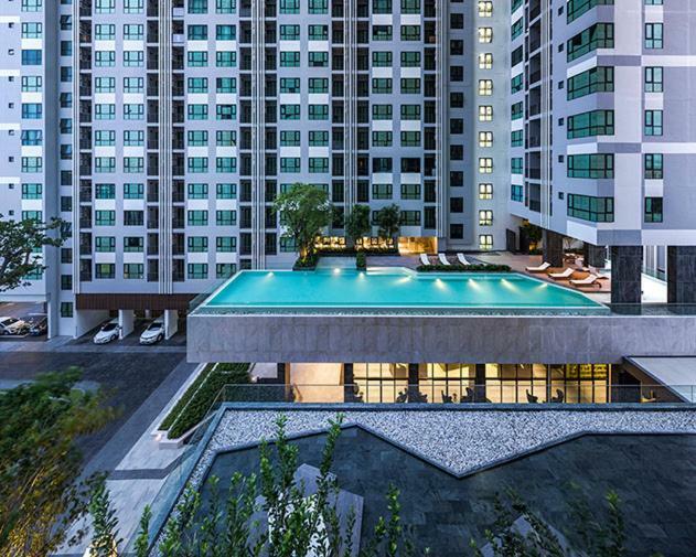 Appartamento The Base Deluxe Pattaya Esterno foto