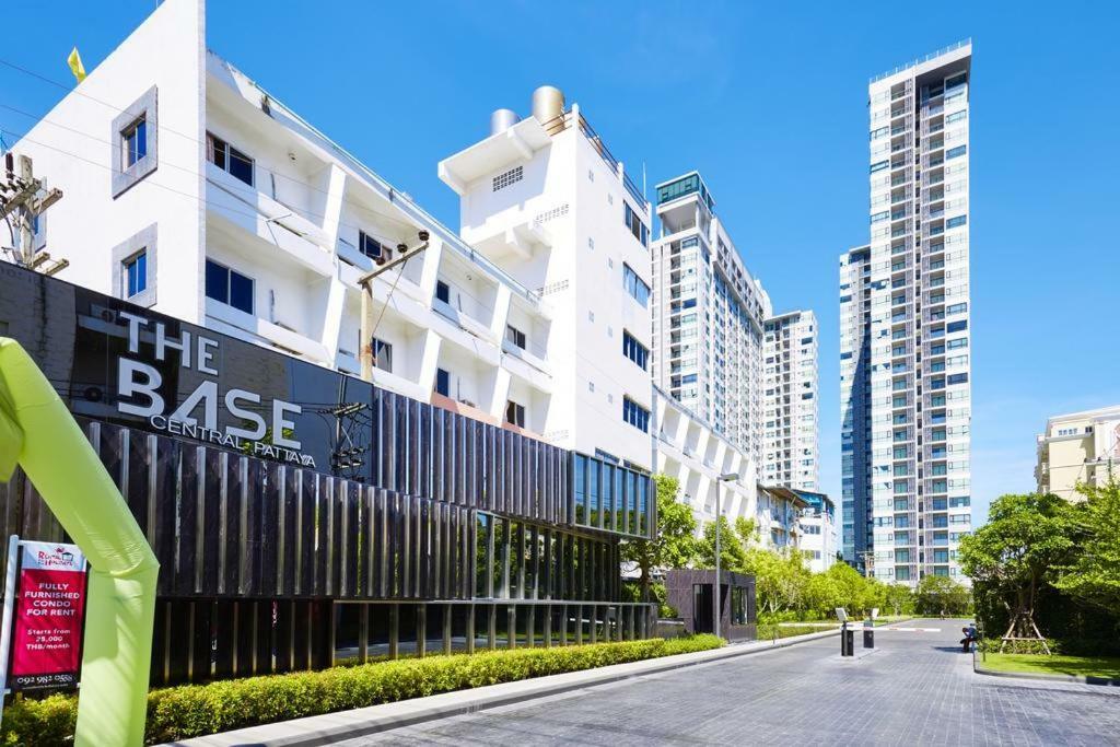 Appartamento The Base Deluxe Pattaya Esterno foto
