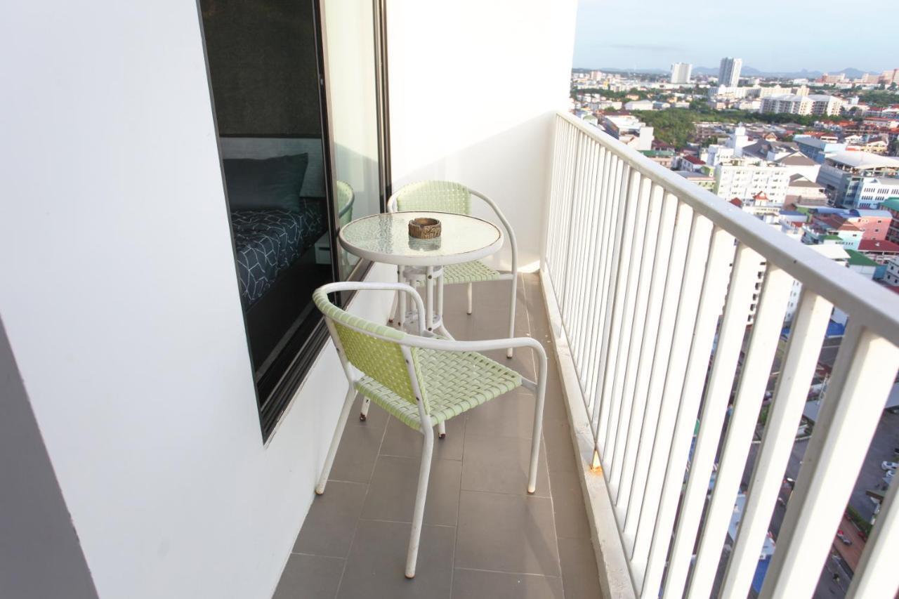 Appartamento The Base Deluxe Pattaya Esterno foto