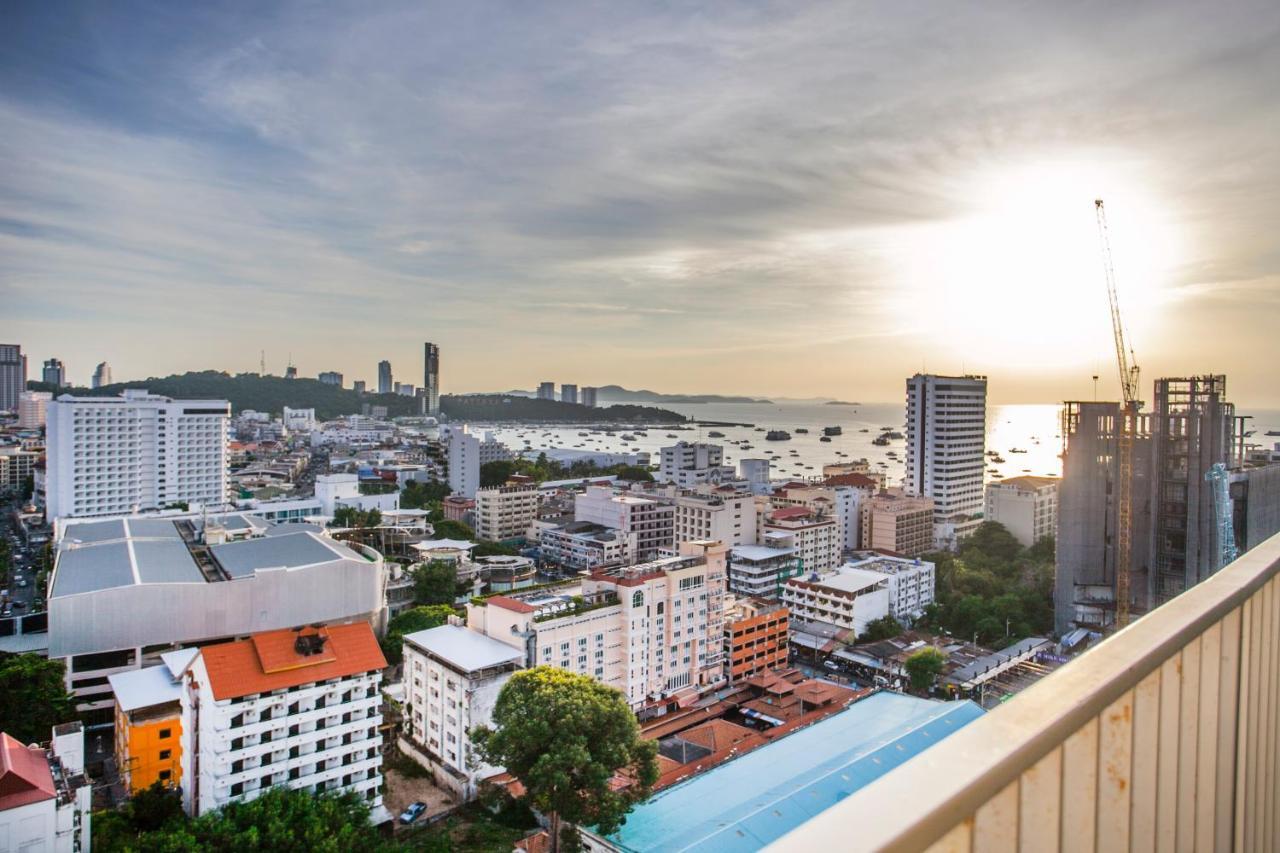 Appartamento The Base Deluxe Pattaya Esterno foto